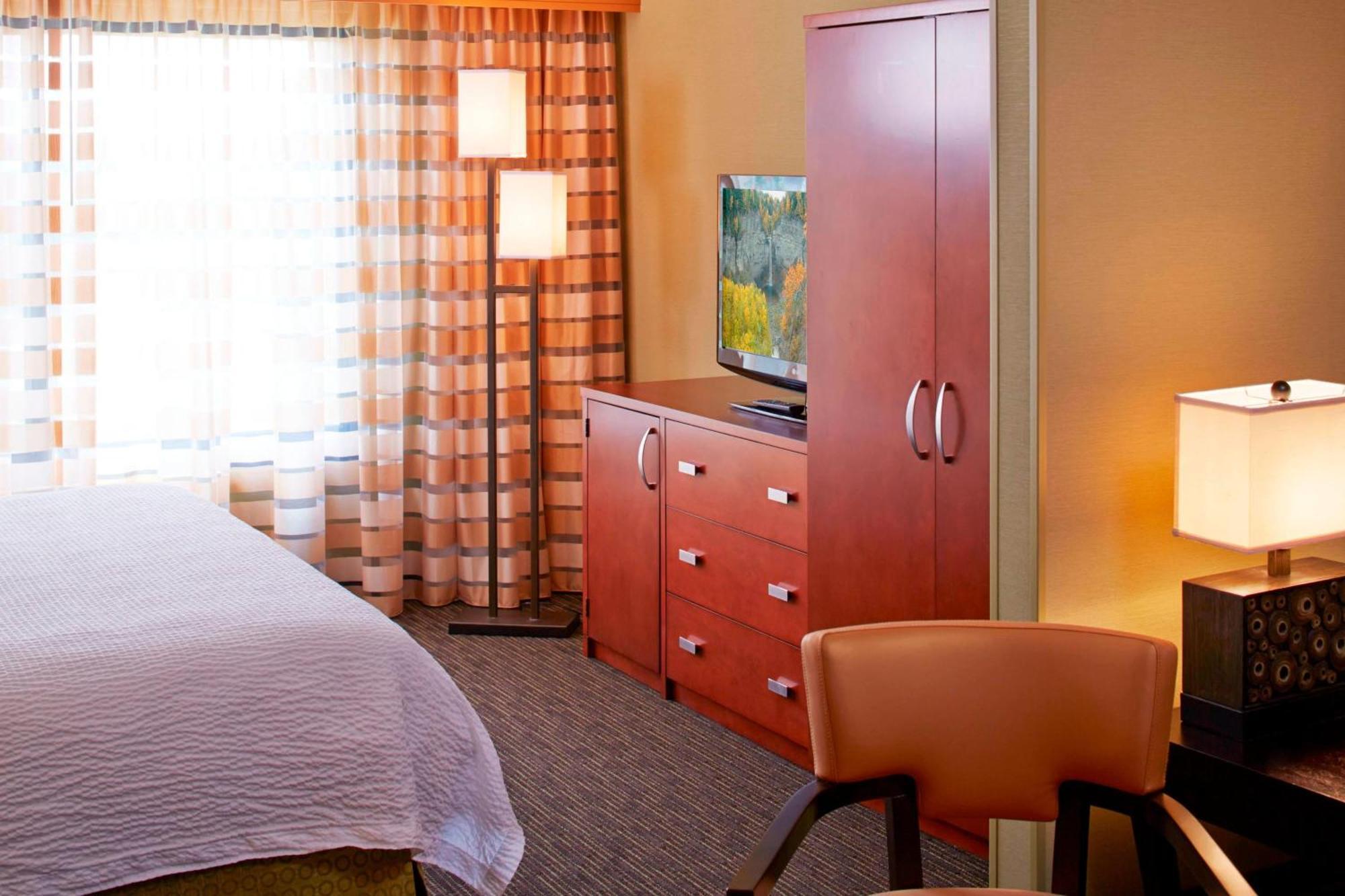 Courtyard By Marriott Ithaca Airport/University Exterior photo