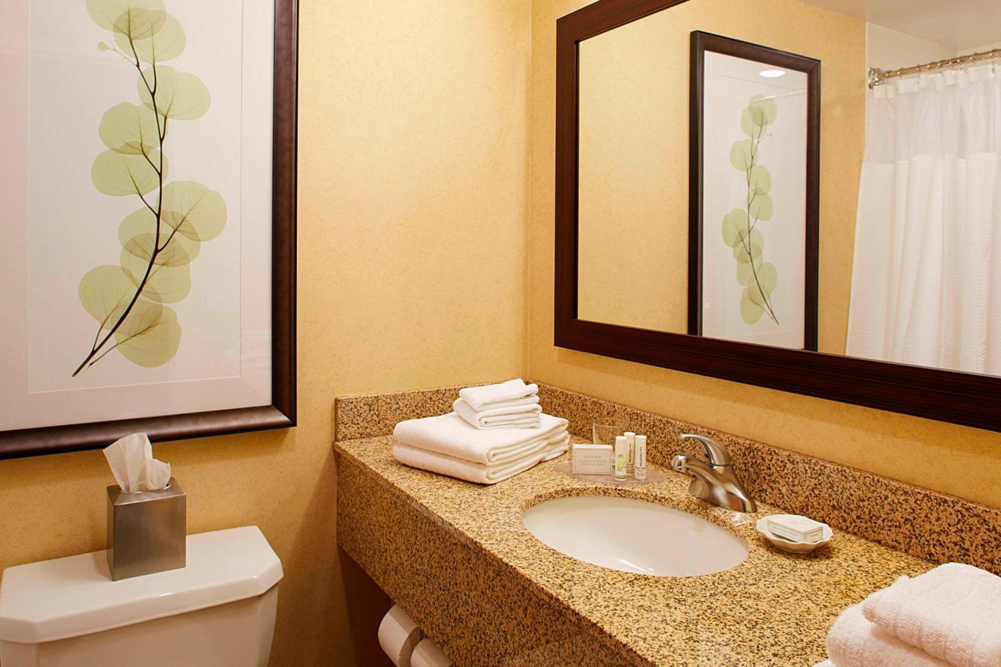 Courtyard By Marriott Ithaca Airport/University Exterior photo