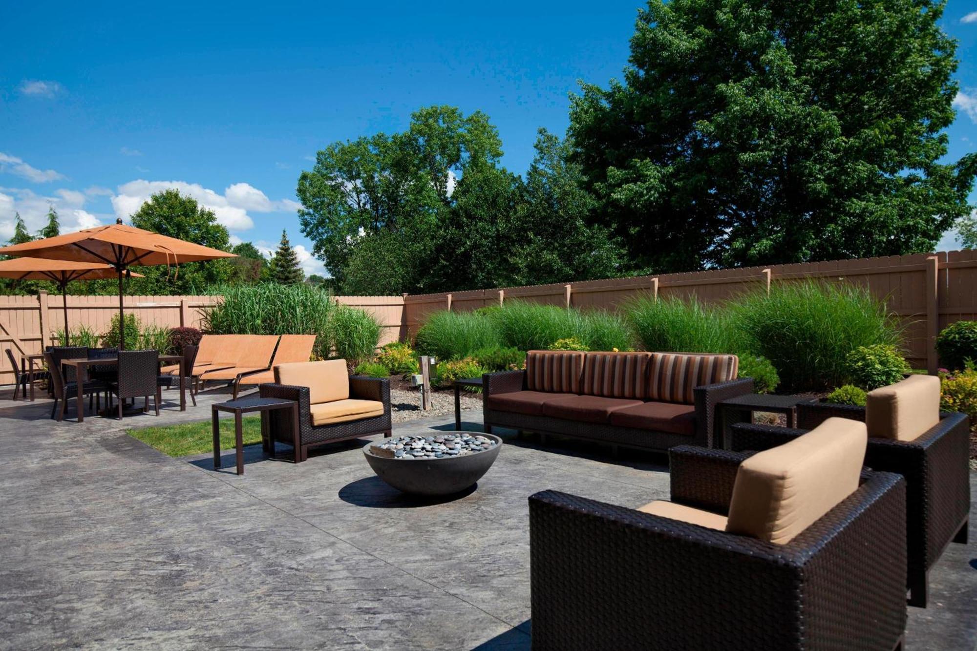 Courtyard By Marriott Ithaca Airport/University Exterior photo