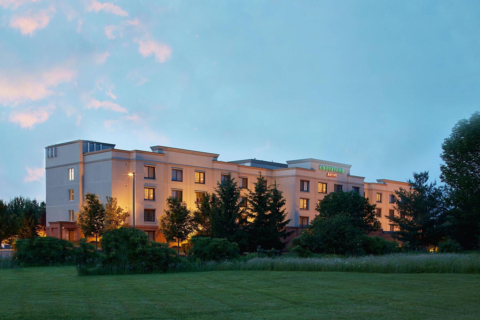 Courtyard By Marriott Ithaca Airport/University Exterior photo